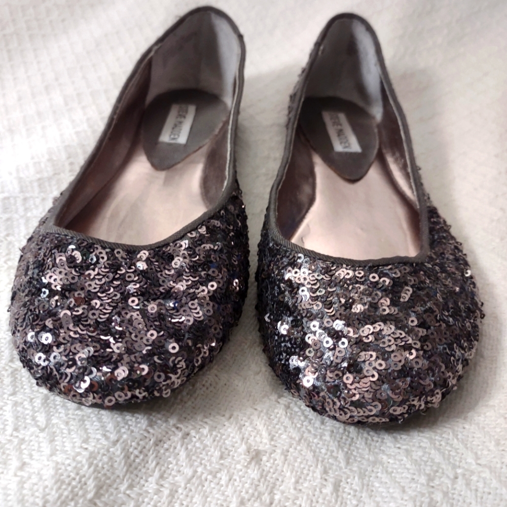 Steve Madden Silver Sequence Slip-on Flat SZ 8.5M